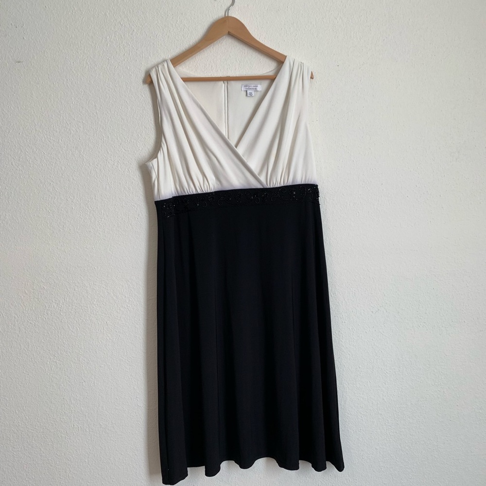 Black & White V-Neck Formal Dress Size 16W